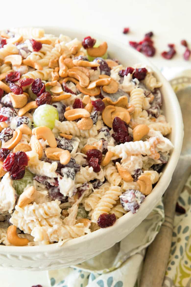 The perfect picnic meal plan - delicious recipes, easy printable, food bars and more! All you need is perfect weather and you're set.
