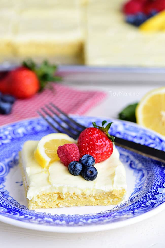 The perfect picnic meal plan - delicious recipes, easy printable, food bars and more! All you need is perfect weather and you're set.