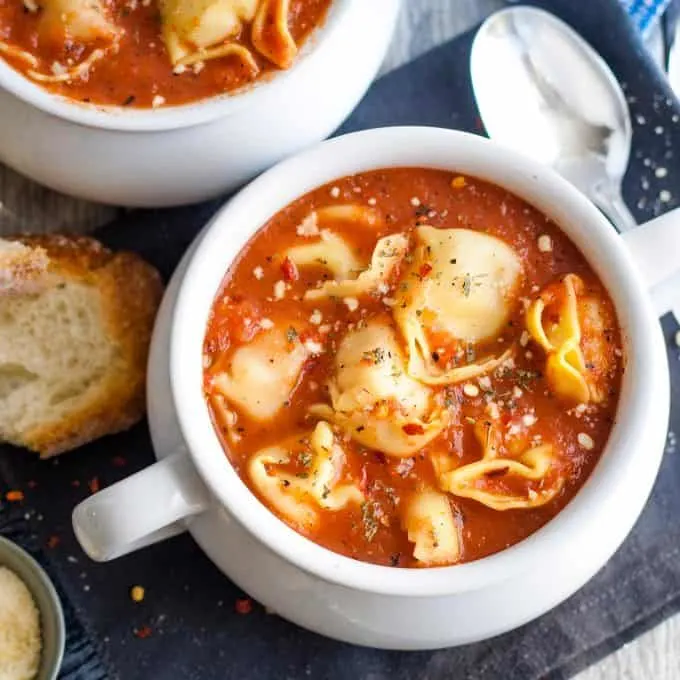 tomato tortellini soup with bread