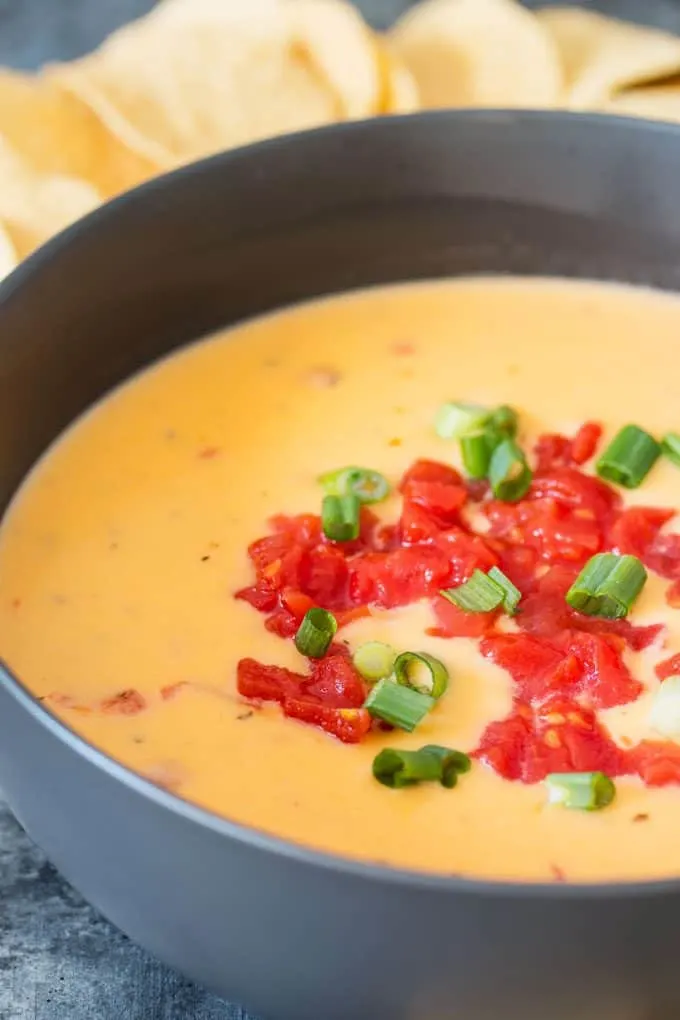 tomato queso dip