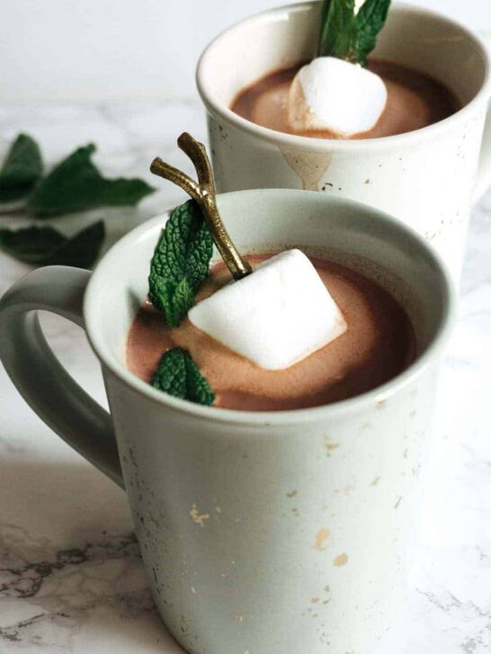 two mugs of boozy mint hot chocolate