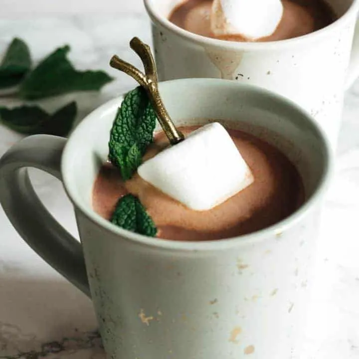 two mugs of boozy mint hot chocolate