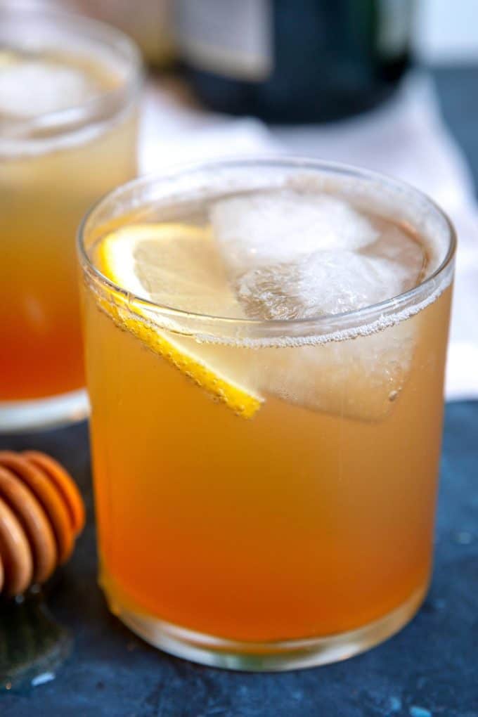 sparkling rye whiskey cocktail in a rocks glass