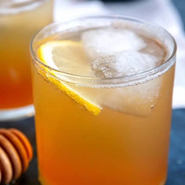 sparkling rye whiskey cocktail in a rocks glass