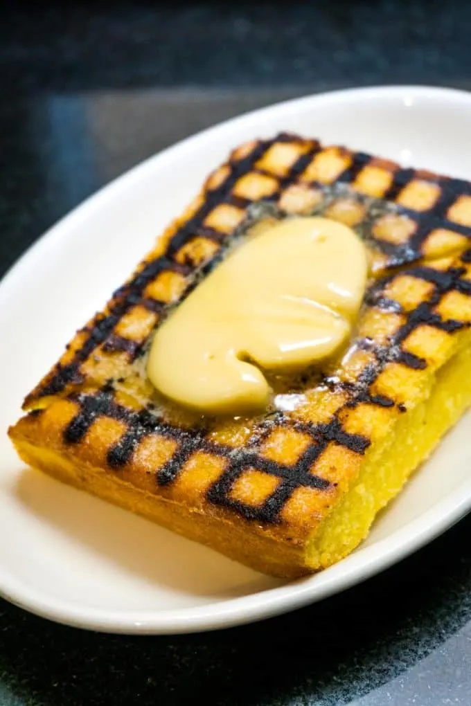 The Best Downtown Charleston Restaurants - Magnolia's grilled buttermilk cornbread