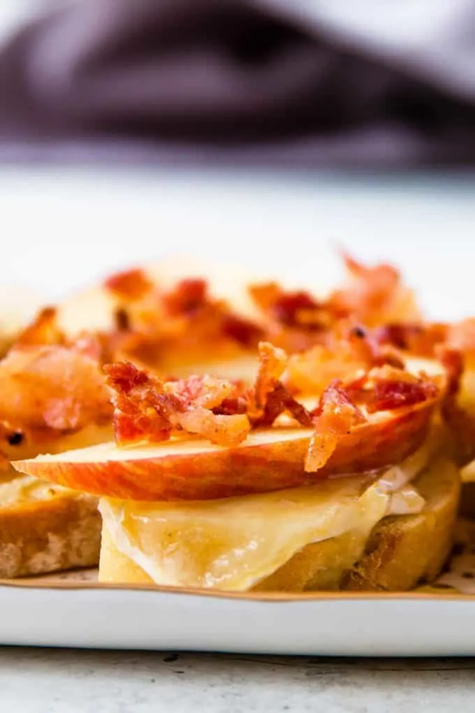 closeup photo of bacon brie apple crostini