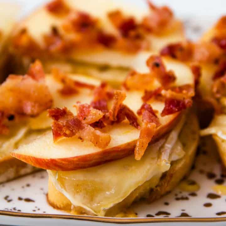 crumbled bacon on top of apple and melted brie on crostini