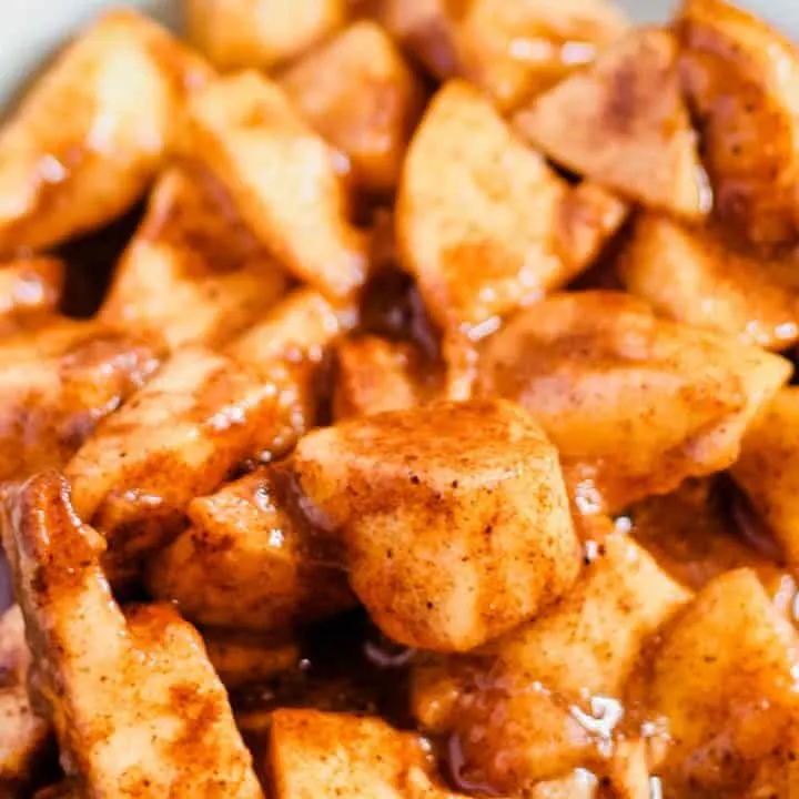 closeup photo of juicy baked apples